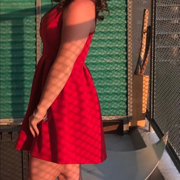 Red dress - Picture 1 of 2